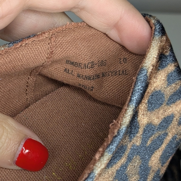 Bamboo size 10 Embrace Leopard print double buckle strap flats - Picture 7 of 8